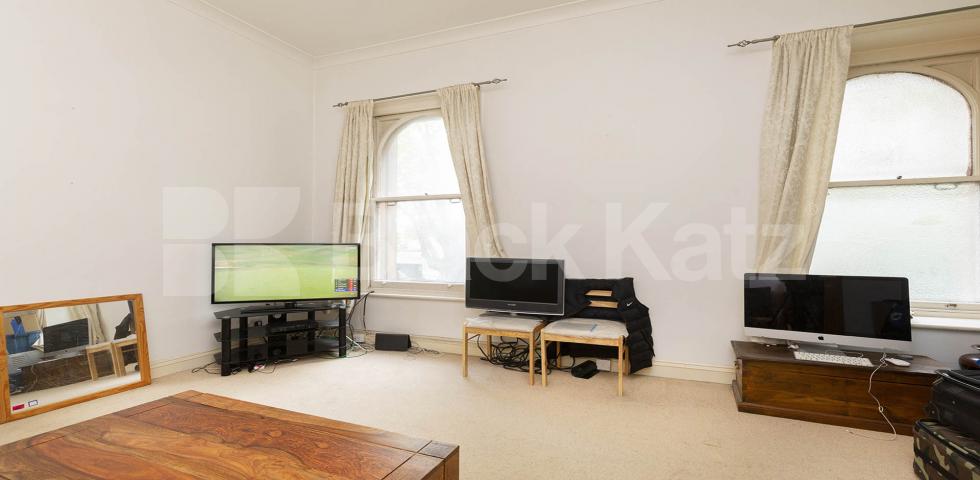 			1 Bedroom, 1 bath, 1 reception Apartment			 High Street, Horsney